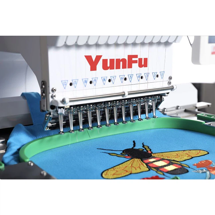 Liten enkelhuvud platt broderimaskin